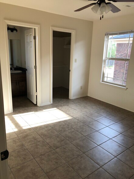 Building Photo - 260 Ashley Dr