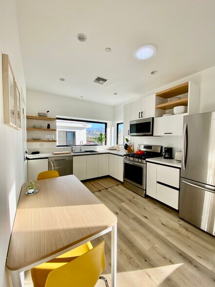 Building Photo - 5237 Irvington Pl
