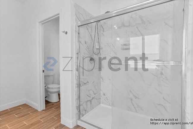 Building Photo - 823 Blue Oak Lane W