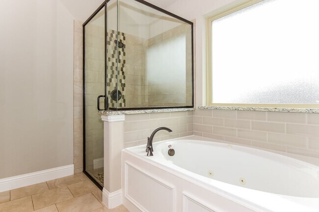 Building Photo - 309 Peachtree Ln