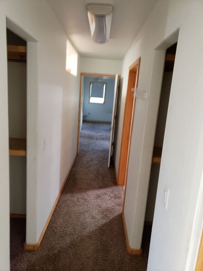 Building Photo - 1016 W 14th St