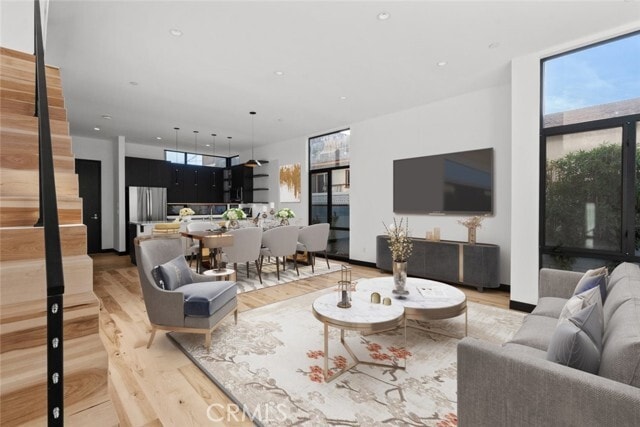 Building Photo - 922 W Clark Ave