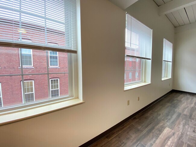 Building Photo - 30 Hanover St