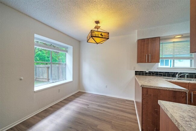 Building Photo - 702 Twin Oak Trail