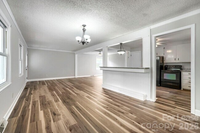 Building Photo - 221 Eden Cir