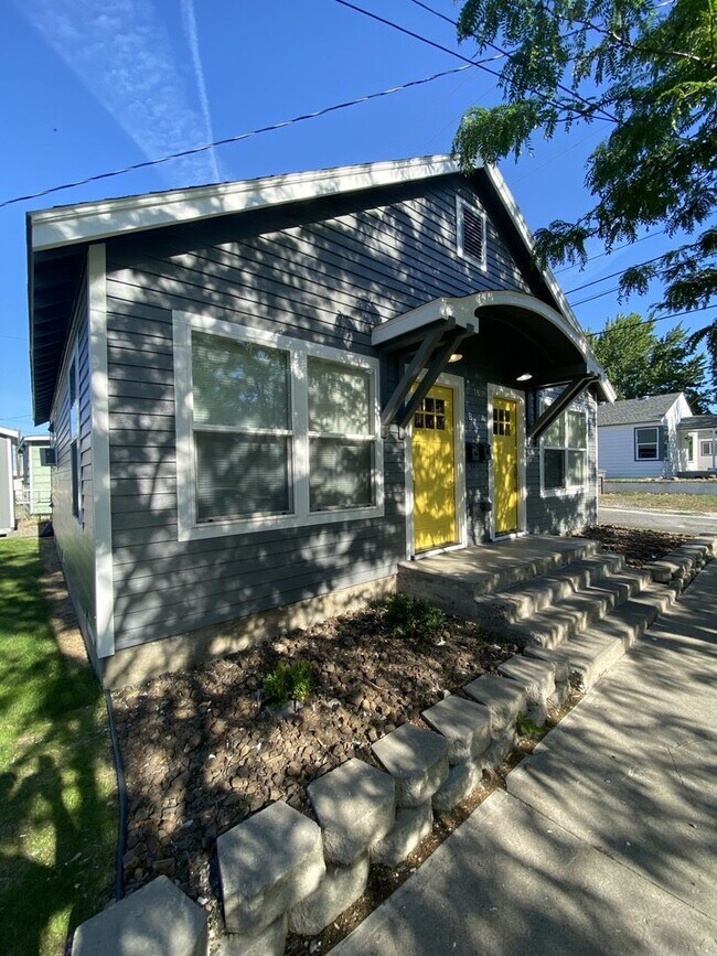 Building Photo - 16 N Everett St