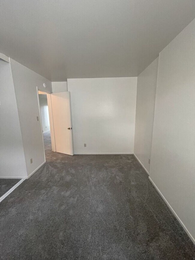 Building Photo - Alameda, Newly remodeled one bedroom unit.  Ask about our Move in Special