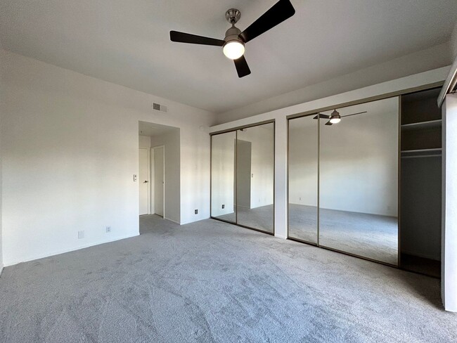 Building Photo - 2601 S Broadmoor Dr