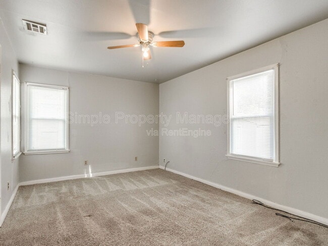 Building Photo - 402 Babb Dr