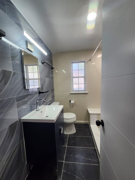 Building Photo - 537 S Clayton Ave