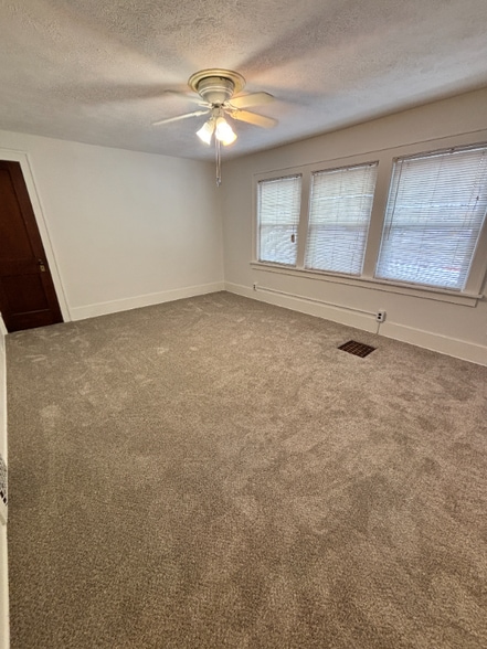 Building Photo - 1321 Lay Blvd