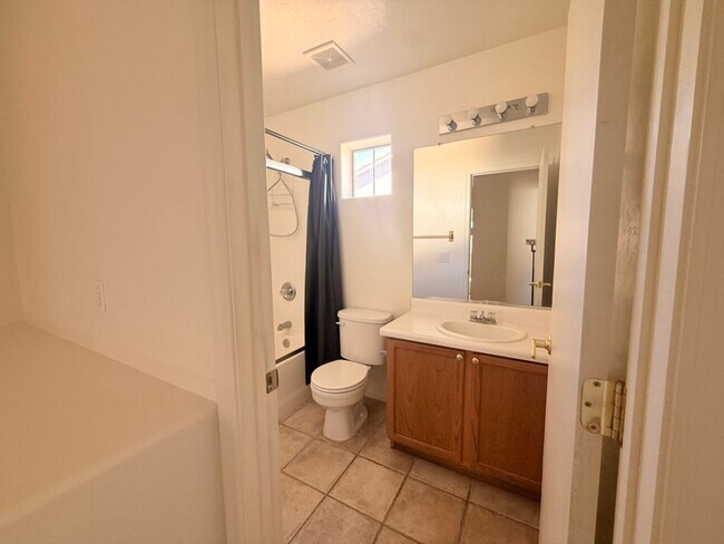 Building Photo - Cul-de-Sac Living | 3 Bed + Bonus Room | Pool + Greenbelt Views
