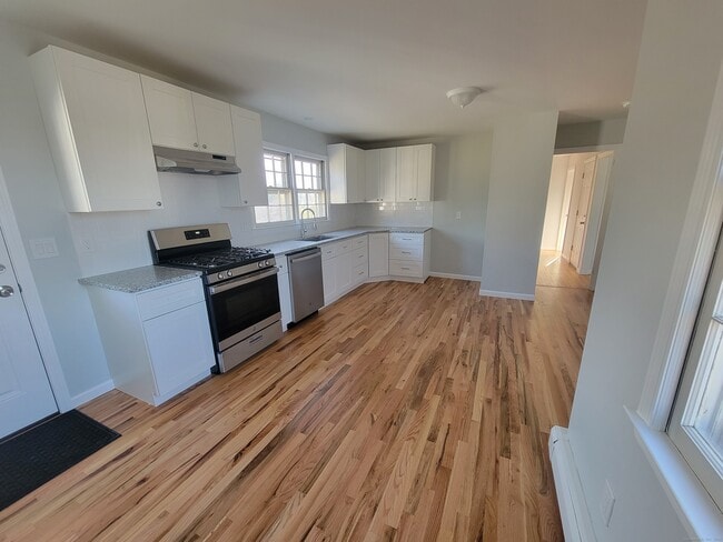 Building Photo - 181 Longview Ave