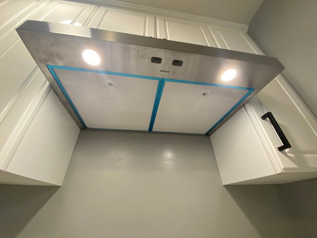 Building Photo - Follow the yellow brick to this Remodeled 2 BD 1 BA House in NE Bakersfield