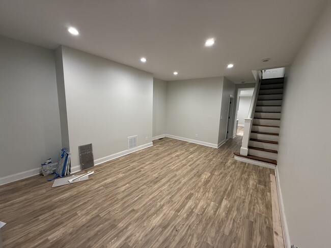 Building Photo - 129 Mott St