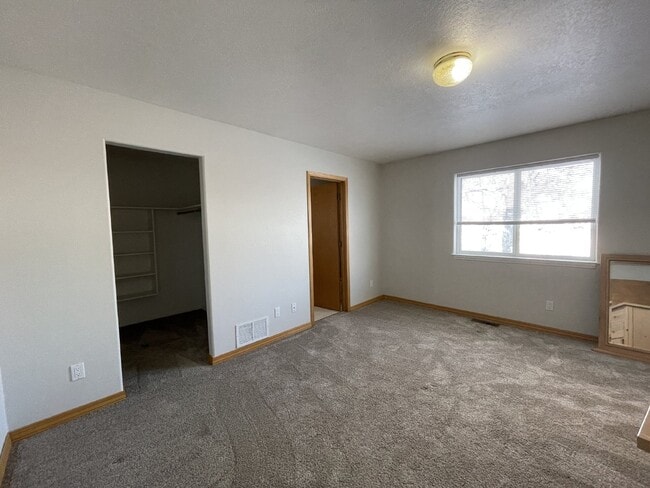 Building Photo - Charming 3 Bedroom, Single Level Home in Central Bozeman