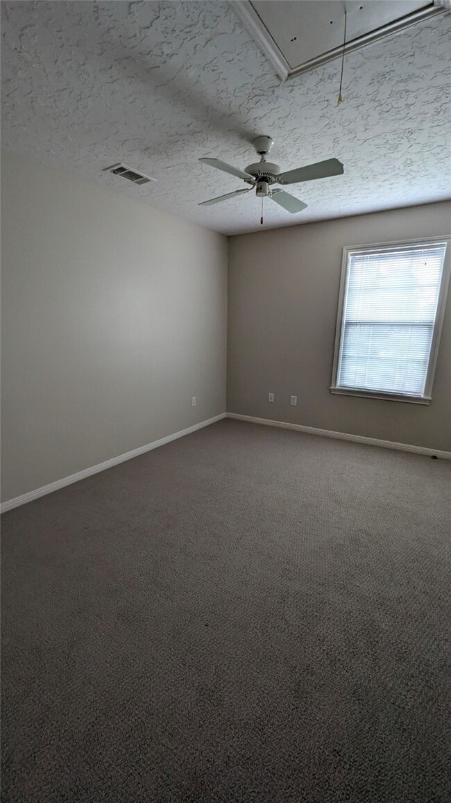 Building Photo - 530 S Shady Ln