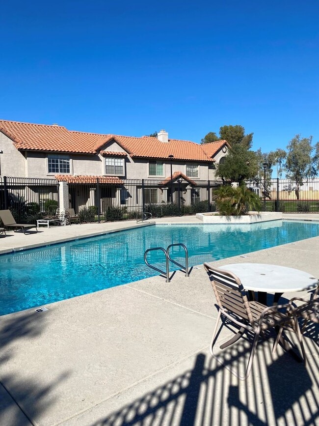 Building Photo - Ready Now!! 3BR 2.5BA located in Chandler - Cross Streets: Warner/Alma School