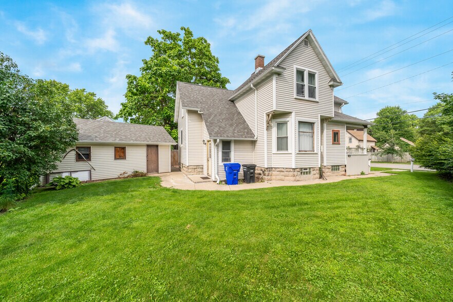 Primary Photo - 1436 W Prospect Ave