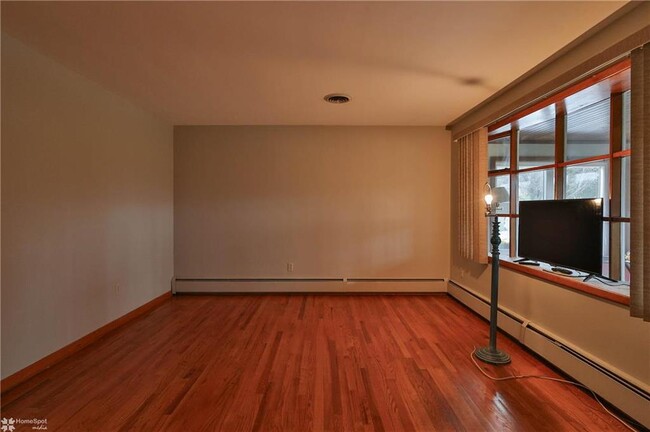 Building Photo - 2332 Seipstown Rd