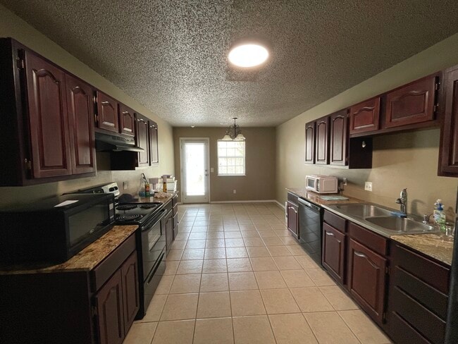 Building Photo - 289 N C St