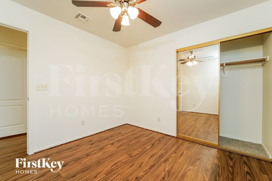 Building Photo - 7826 N Sun Flair Dr