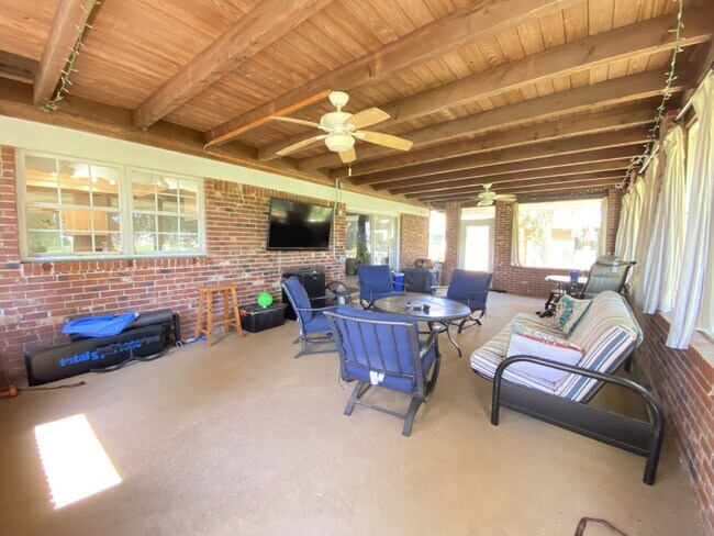 Building Photo - 2668 Bernice Ct