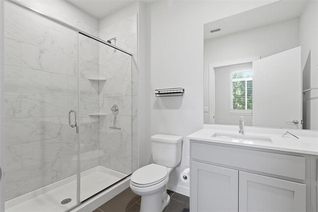 Building Photo - 801 N Bluff Dr