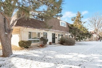 Building Photo - Inviting Townhome w/ 2-car Carport off the...