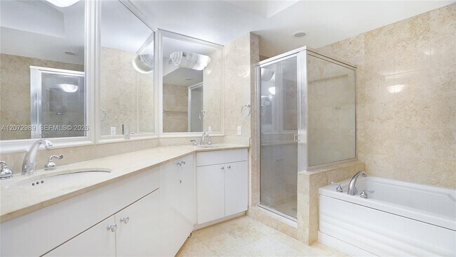 Building Photo - 4775 Collins Ave