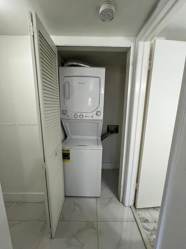 Building Photo - 7450 SW 153rd Pl