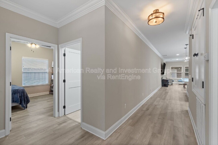 Building Photo - 33 8th Ave