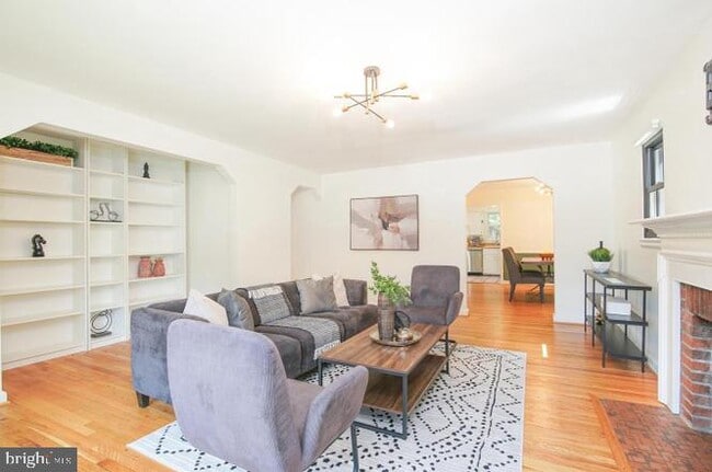 Building Photo - 5602 Hawthorne St