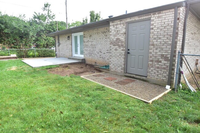 Building Photo - 3805 Wedgewood Ct