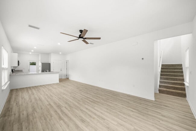 Building Photo - 231 Stagerbush St
