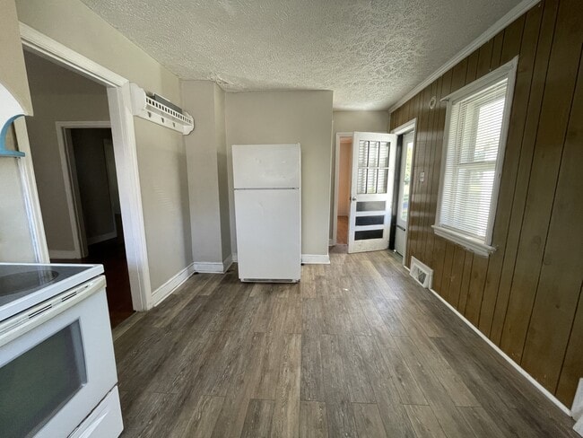 Building Photo - 177 Daniels Pl