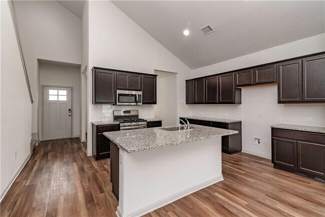 Building Photo - 132 Shiner Ln