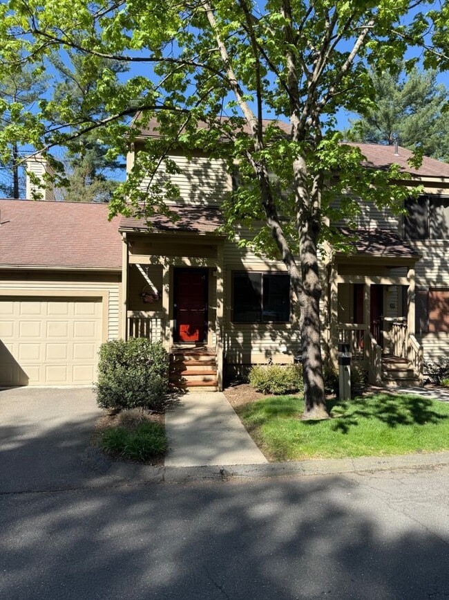Building Photo - Farmington Woods Professional Townhouse Condo