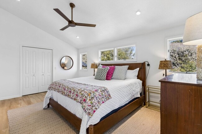 Building Photo - Steps to the Ocean! 3/3, 2198sq', Ocean View, Furnished