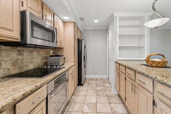 Building Photo - 2 bed/2 bath condo in Penn Valley