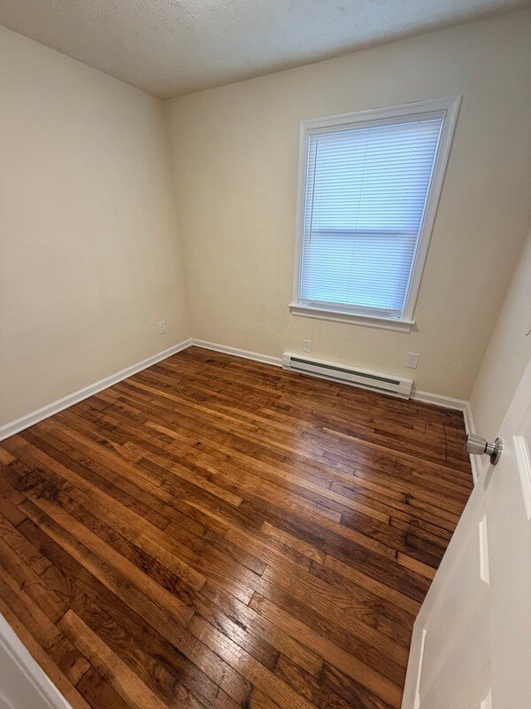 Building Photo - 611 Hazelhurst Ave