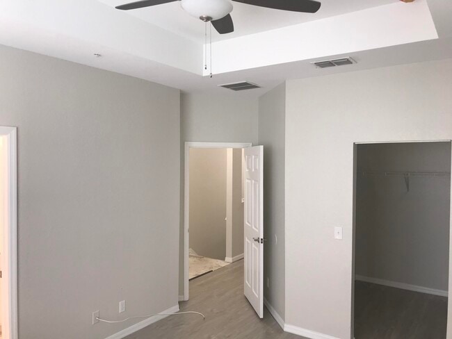 Building Photo - 895 Pipers Cay Dr