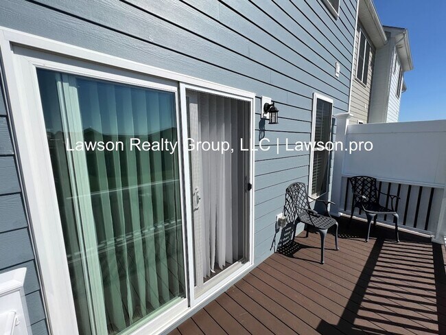 Building Photo - Upscale and Spacious Daleville Townhome
