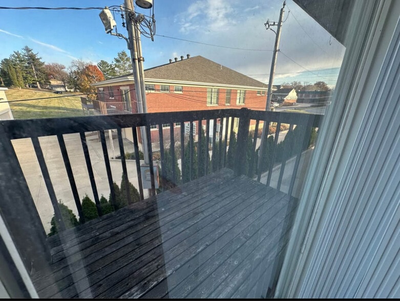 Building Photo - 2430 Muscatine Ave