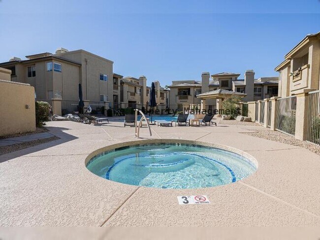 Building Photo - 1880 E Morten Ave