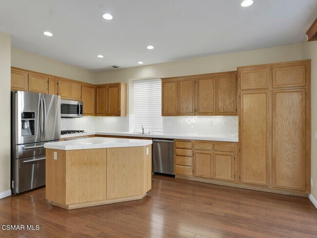 Building Photo - 3865 Angeline St