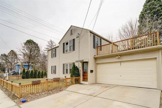 Building Photo - 7003 Elmwood Ave
