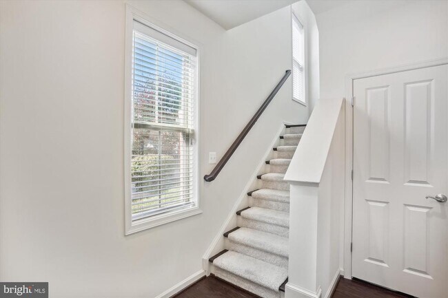 Building Photo - 13950 Estuary Dr