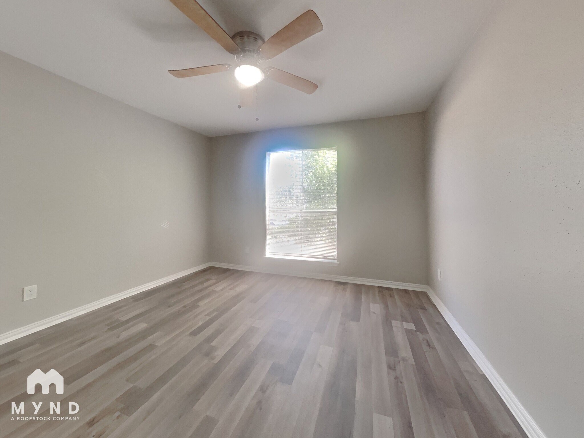 Building Photo - 5625 Antoine Dr