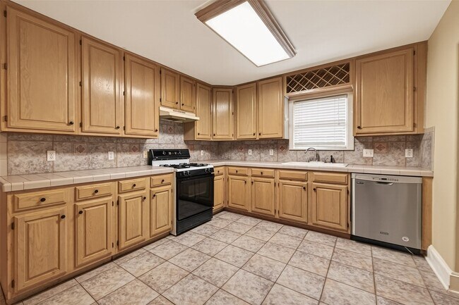 Building Photo - 1807 Crocker St